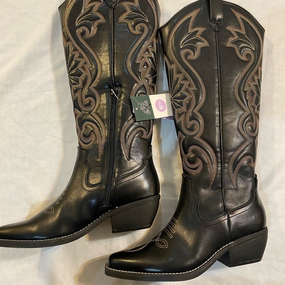 Wild Fable Black and Brown Heeled Boots - Picture 2 of 7